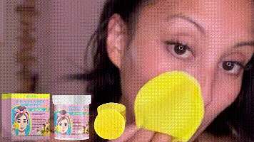 Animated illustration of a 40-count turmeric cleansing pad being used on the face